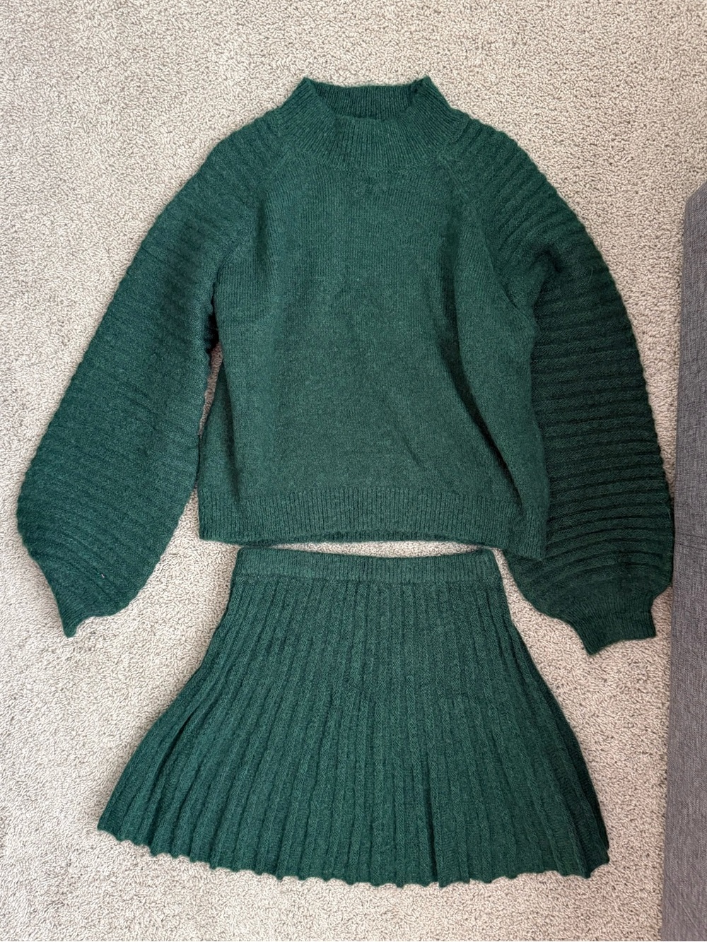 NWT Vestique Gabrielle Knit Sweater & Skirt Set